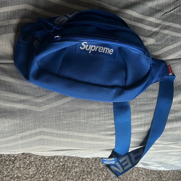 Supreme Bag very comfortable and adjustable for any size able to hold anything - Picture 1 of 5